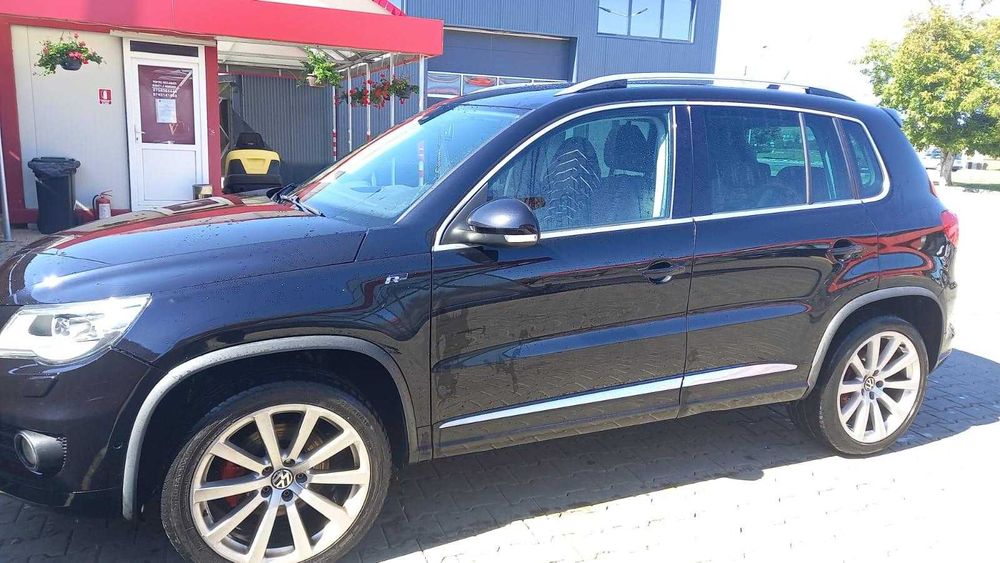 VOLKSWAGEN Tiguan