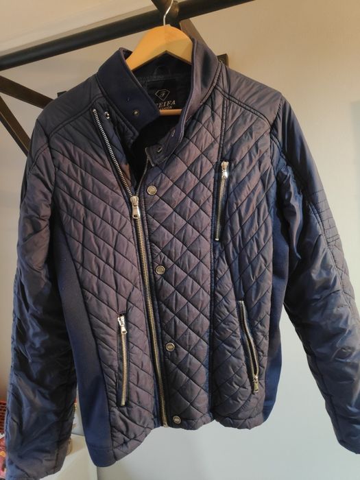 Vând geaca de primăvară