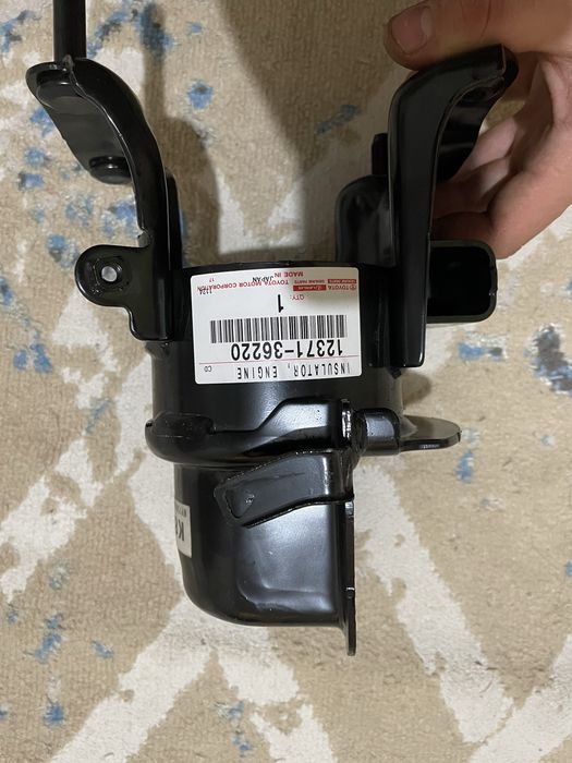 Опора двигателя камри 70-75 НОВАЯ