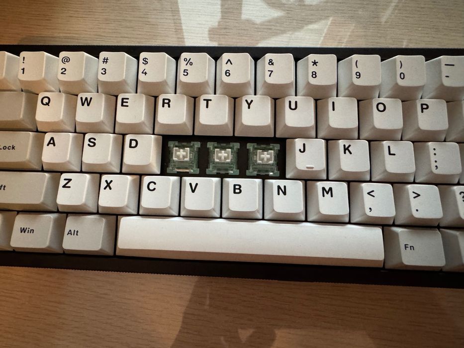 Custom механича магнитна клавиатура 65% HE