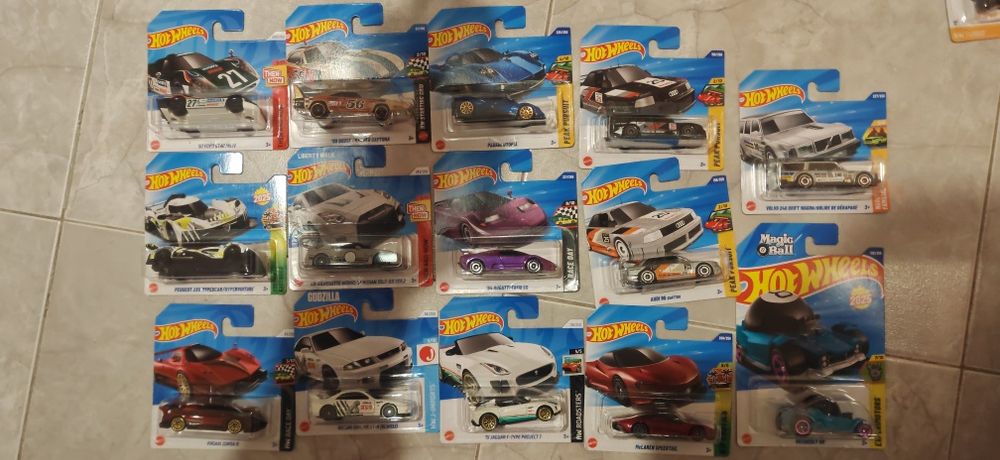 Колички hot wheels и matchbox