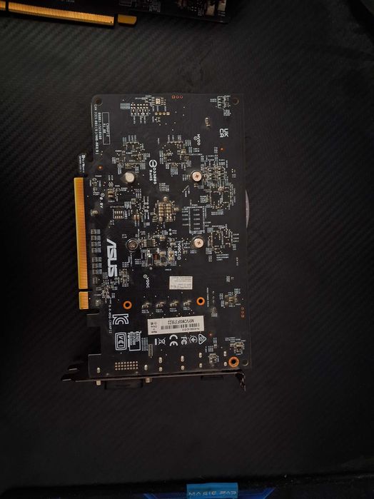 Продавам видеокарта ASUS Radeon RX 550 Phoenix 4GB – Перфектно състояние