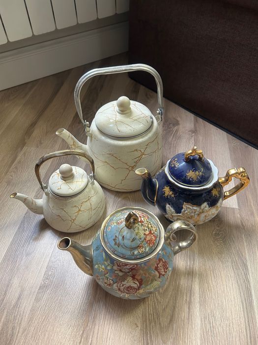 Тарелки стаканы кружки кухонные