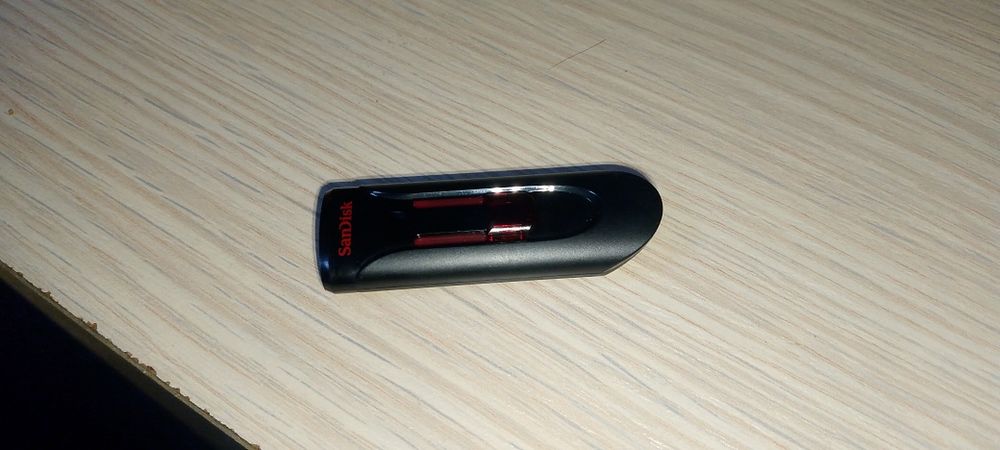 Fleshka (SanDisk) 128gb 30.000 sum