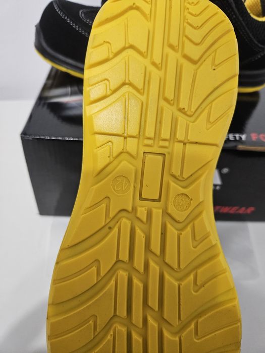 Pantofi lucru cu vârf metalic