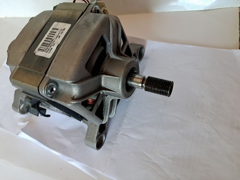 Продавам електродвигател за пералня Candy.