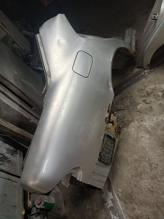 Крылья задние левое и правое E210