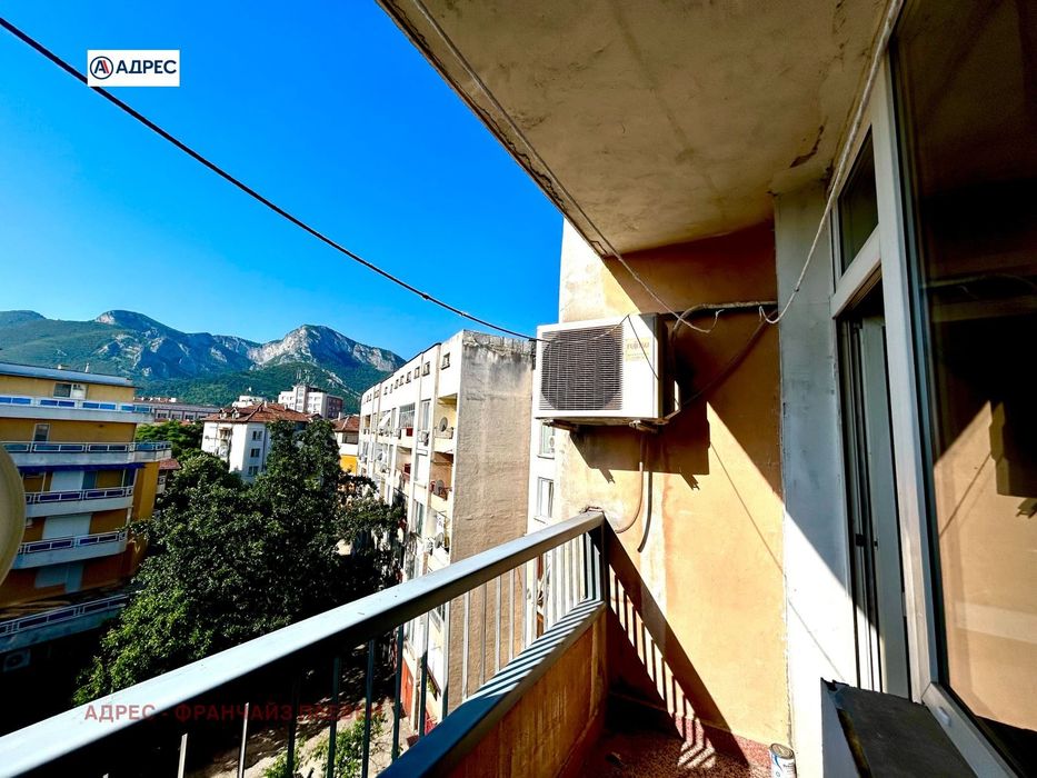 Продава се Двустаен апартамент в Враца, Център - 68 кв.м за 1275 €/кв.м - Снимка #4