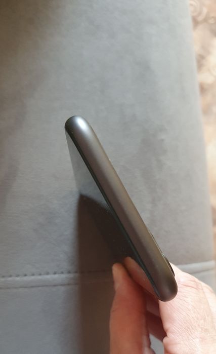 Смартфон iPhone 11