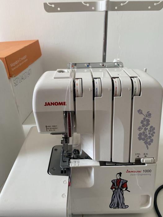 Janome  четырех нити