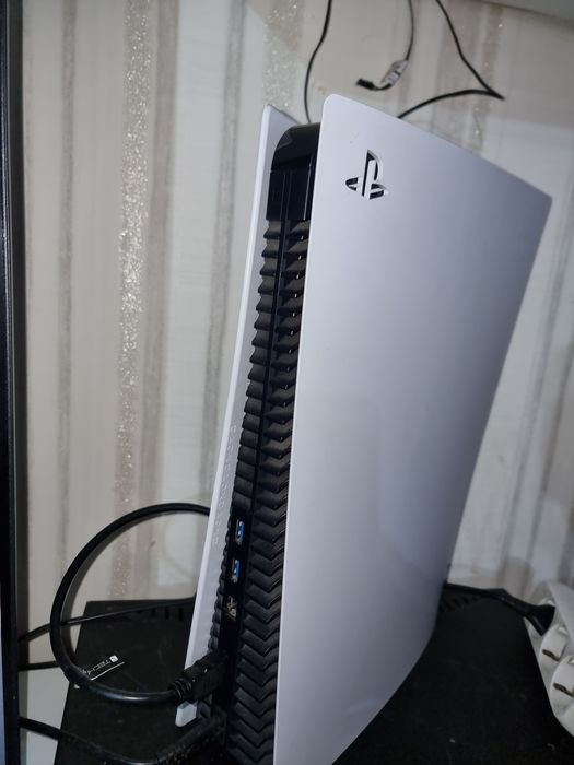 Vând PlayStation 5  Digital