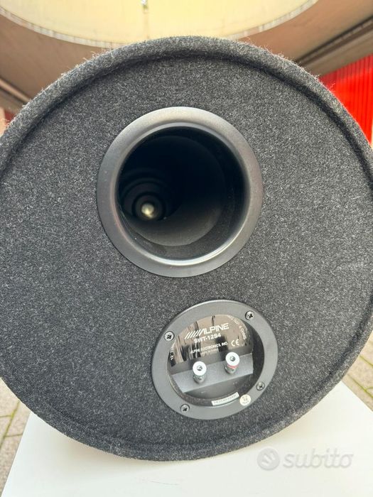 Комплект бас каса и усилвател. Чисто нови.