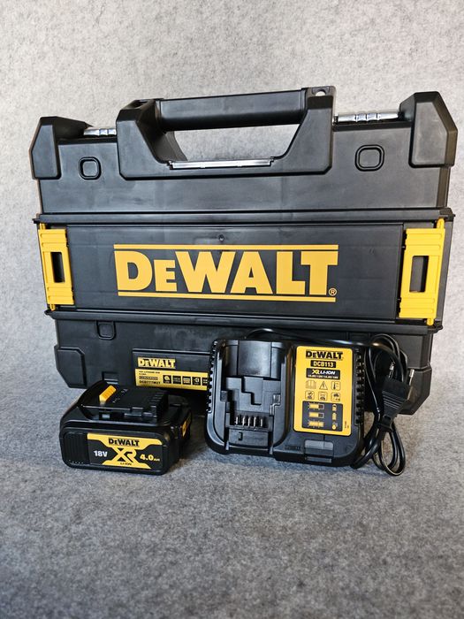 Baterie Dewalt 18V 4Ah  incarcator si cutie