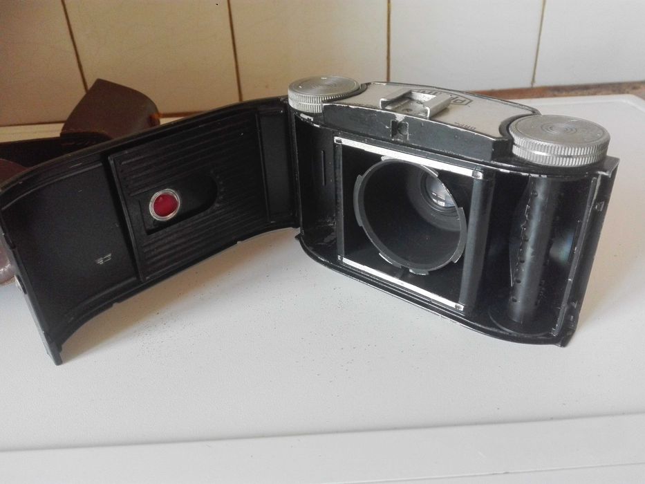 Три ретро фотоапарата.