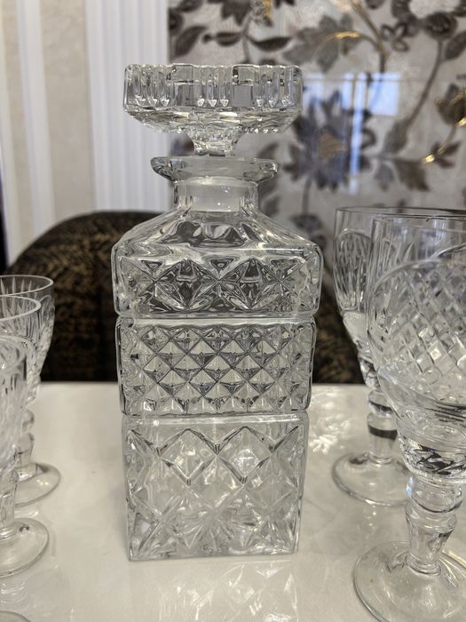 Хрустальные фужеры, графин Богема, и цветеые фужеры