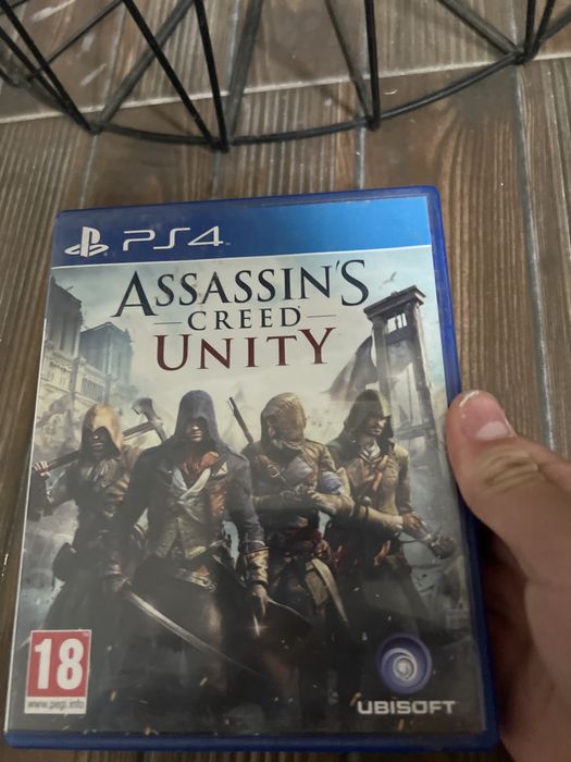 Vand ps4 + consolă + jocuri