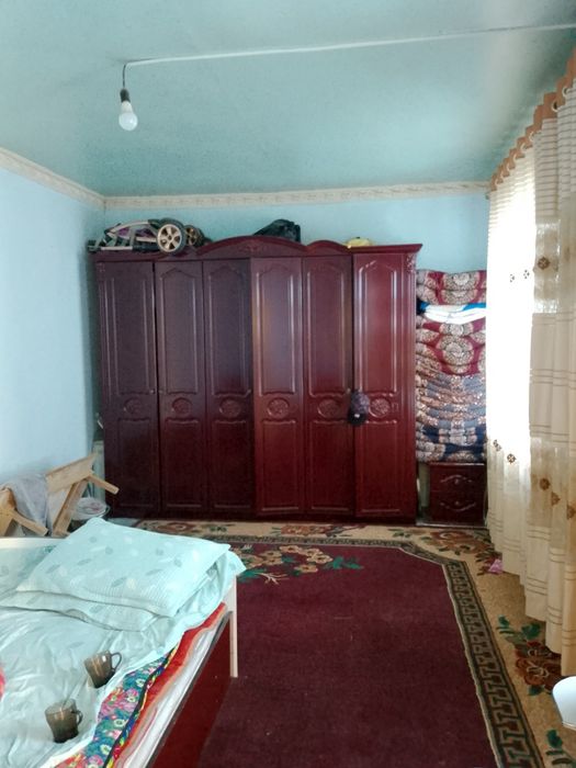 Уй сотилади 5 та хона ва иккита дахлиз тандирхона хаммом