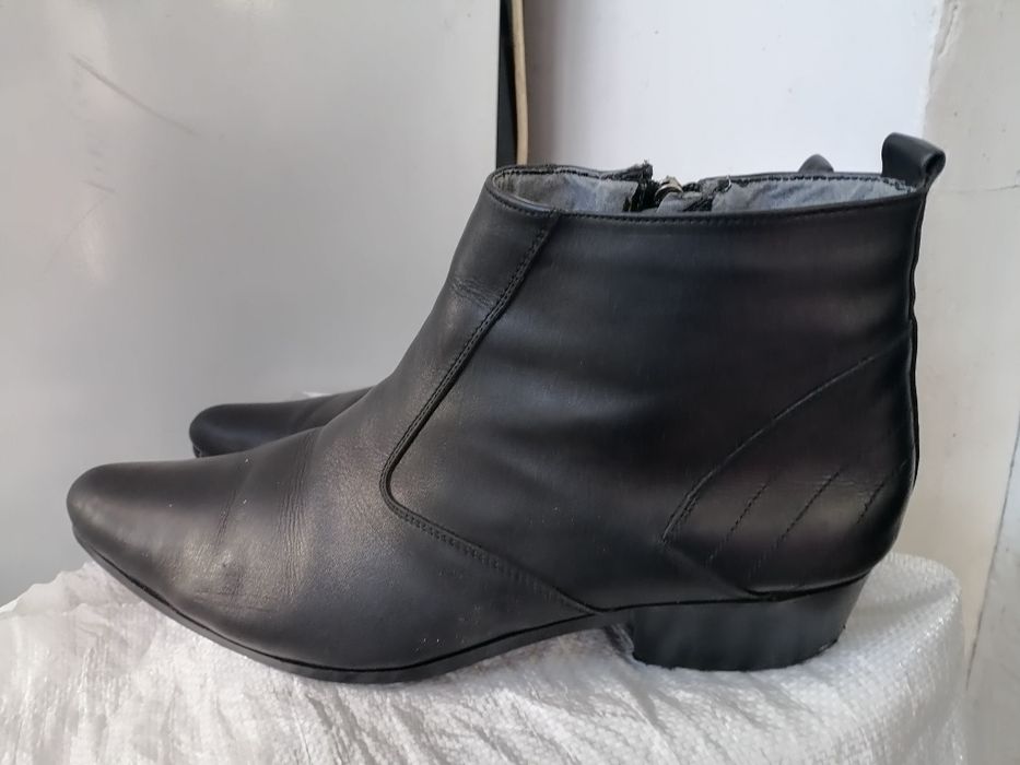 Продам кожаные казачки.