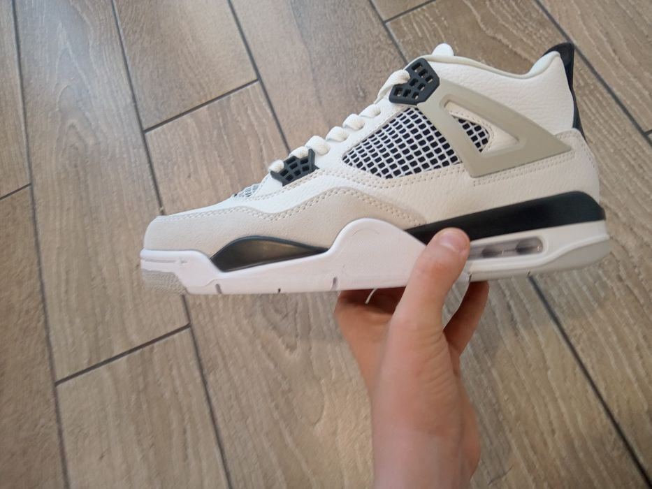 Air Jordan 4 "Military Black" mărimea 43