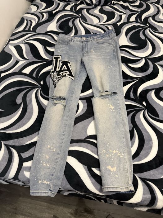 Blugi albaștri comozi, stare foarte bună ideali pentru purtare.