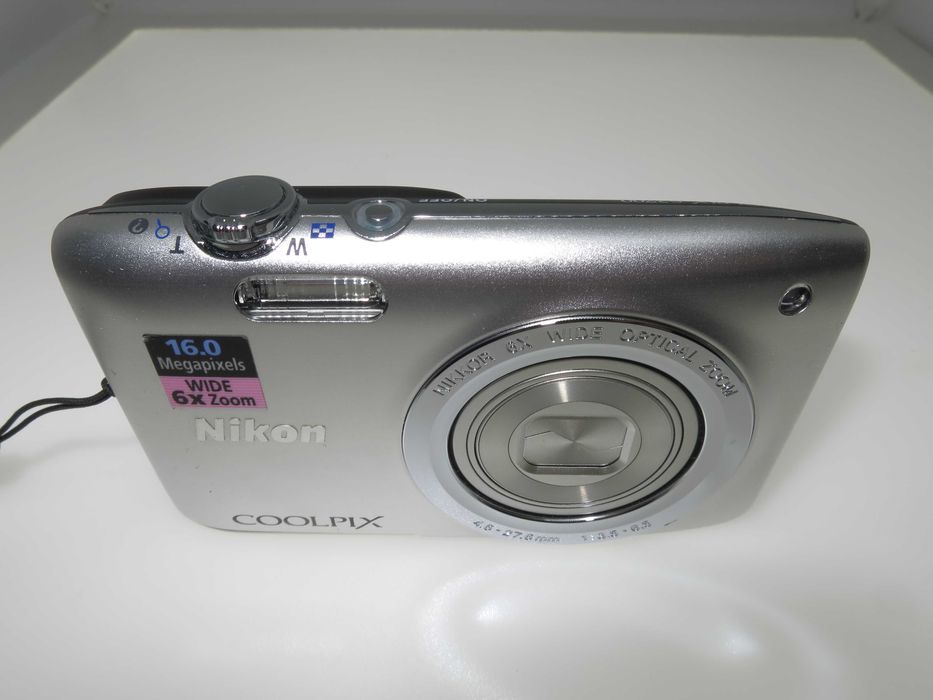 Nikon Coolpix S2700 компактен цифров фотоапарат камера отличен НОВ
