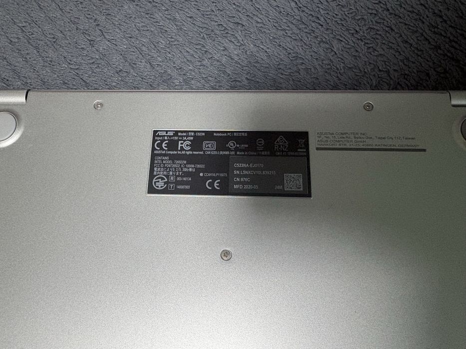 Vand laptop asus pentru Studii