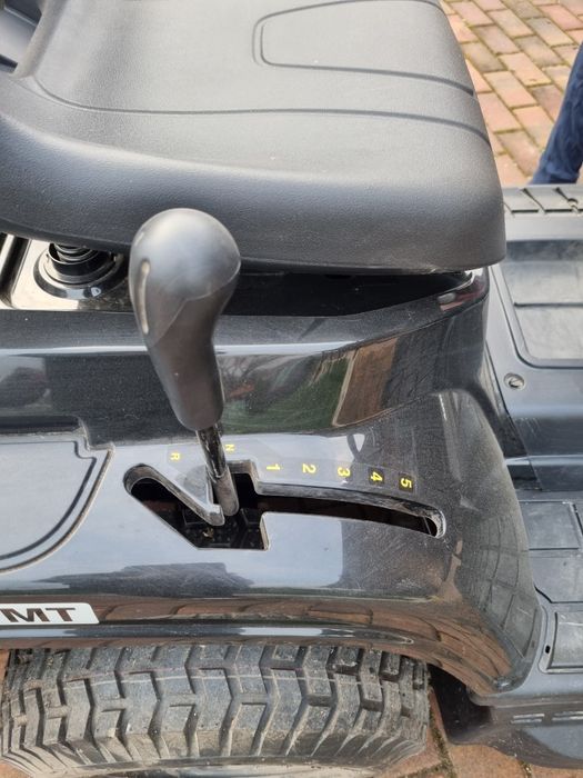 De vanzare gazon tractoras