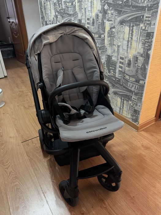 Продам детскаю коляску Easy walker 2 в 1