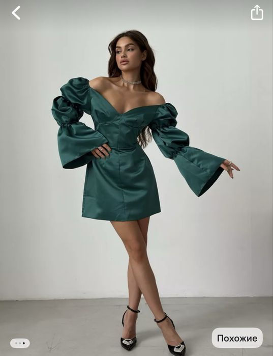 Платье с открытыми плечами