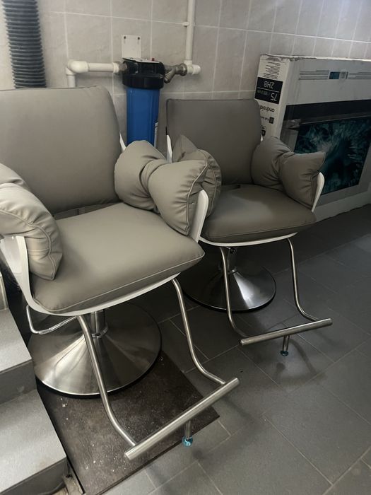 Продам кресло парикмахера