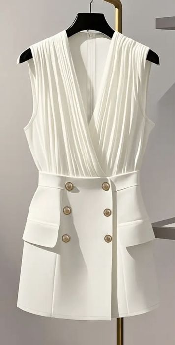 Елегантна бяла рокля