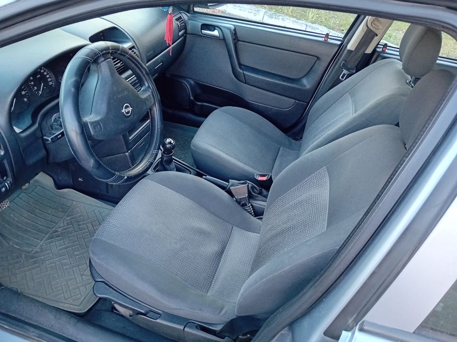 Inchirieri auto Opel Astra/Renault Megane  2008