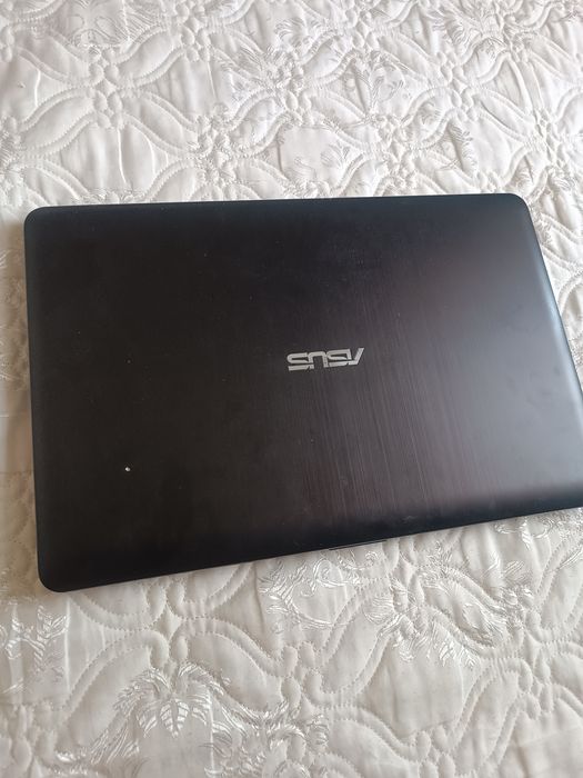 Ноутбук Asus в хорошем состояние