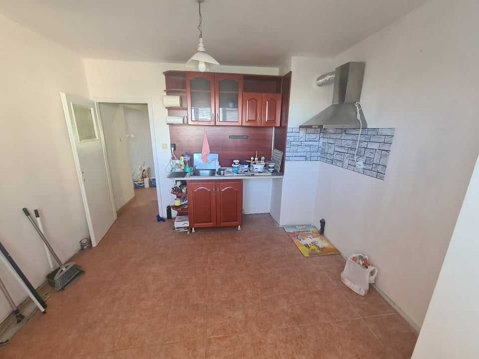 Дава се под наем Тристаен апартамент в Бургас, Зорница - 80 кв.м за 127.5 € - Снимка #3