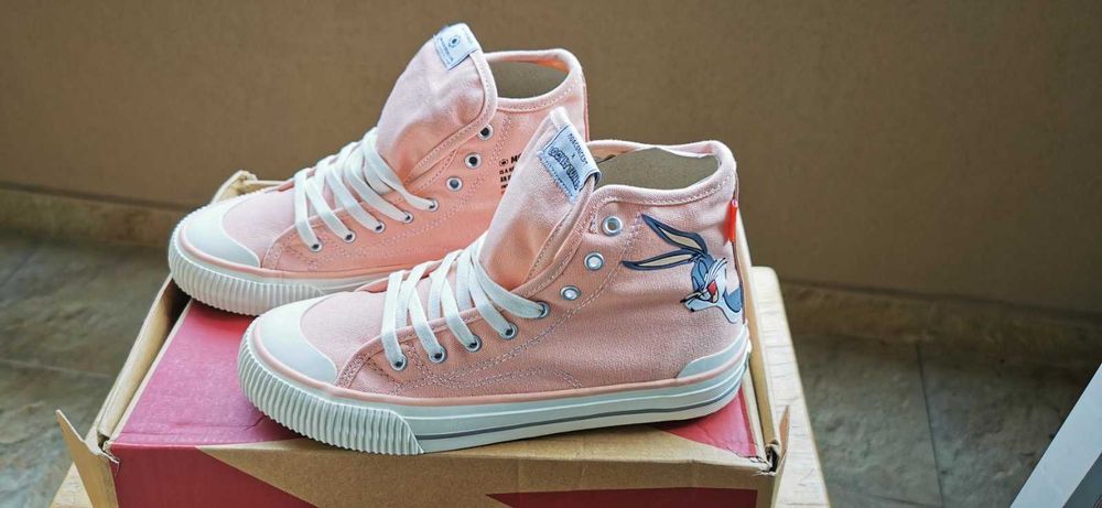 Oригинални дамски кецове MOA MASTER OF ARTS x LOONEY TUNES-38/41 номер