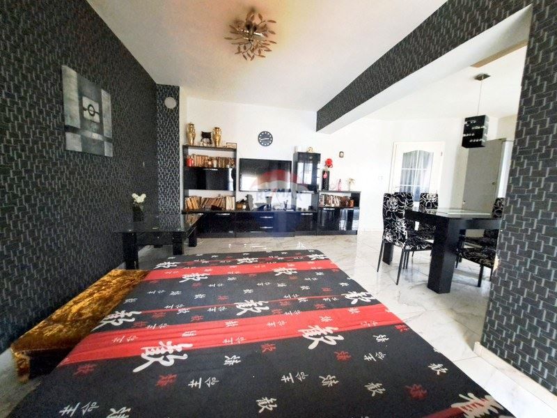 Продава се Тристаен апартамент в Варна, Лятно кино Тракия - 108 кв.м за 1667 €/кв.м - Снимка #2