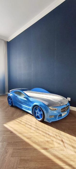 Детская кровать машина