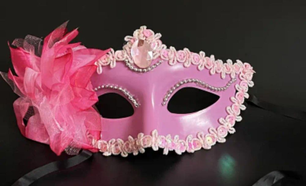 Маски карнавальные с перьями и цветами