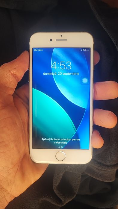 Vând   iPhone  7