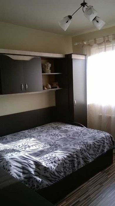 Vând apartament semidecomandat