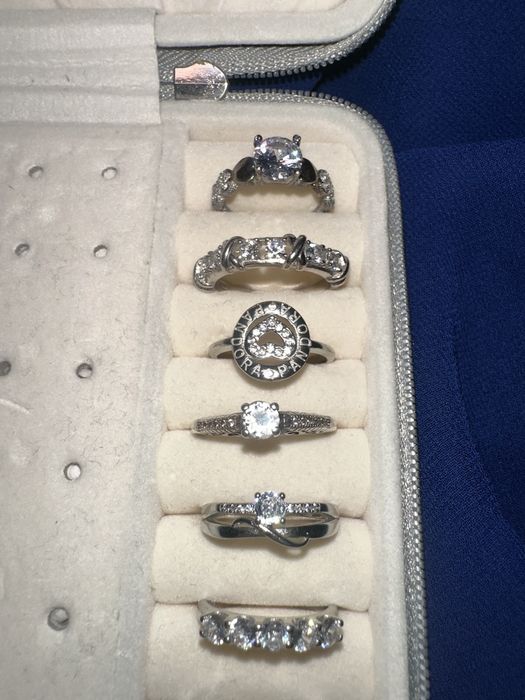 Серебрянные кольца продам срочно