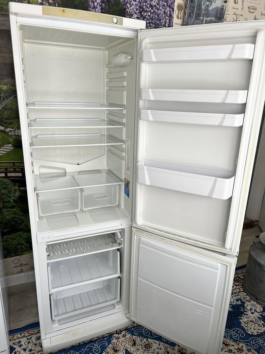 Продам Холодильник с Машинкой