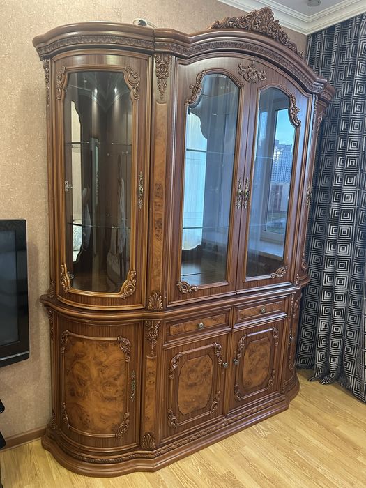 Продам б/у Шкаф-Сервант