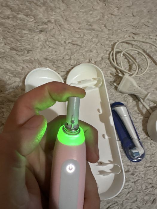 Periuta electrica oralb io3