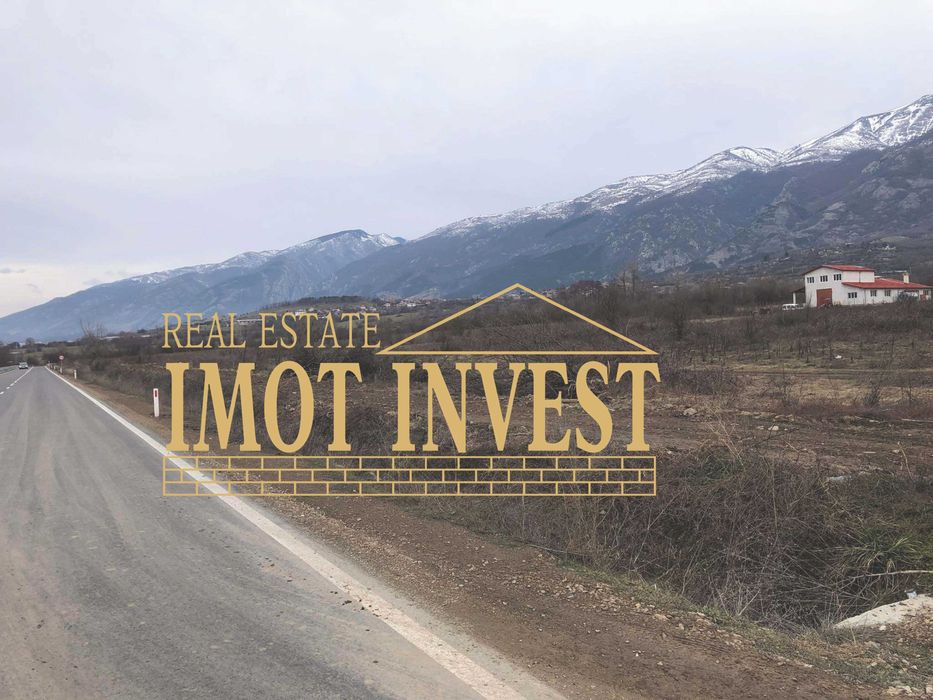 ПАРЦЕЛ 4 дка, с лице на главен път Карлово - Бургас