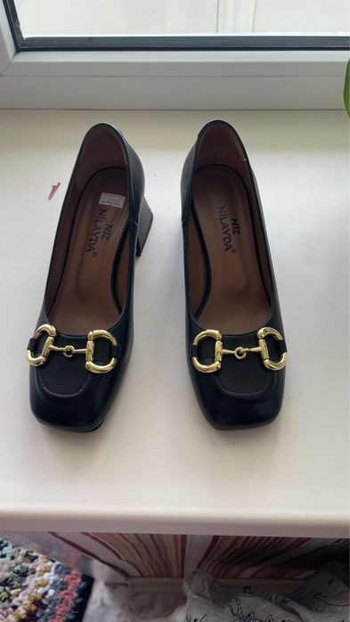 Продам женские туфли