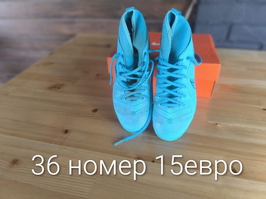 Момчешки футболни обувки и кецове