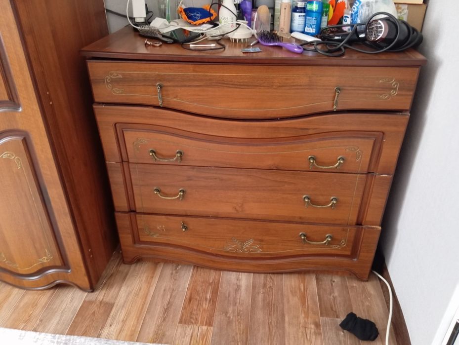 Продается шкаф с тумбой