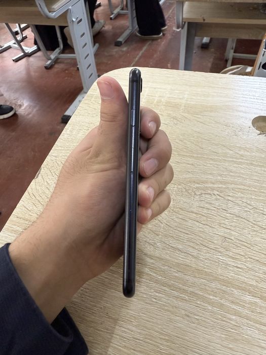 Iphone se 2 sotiladi