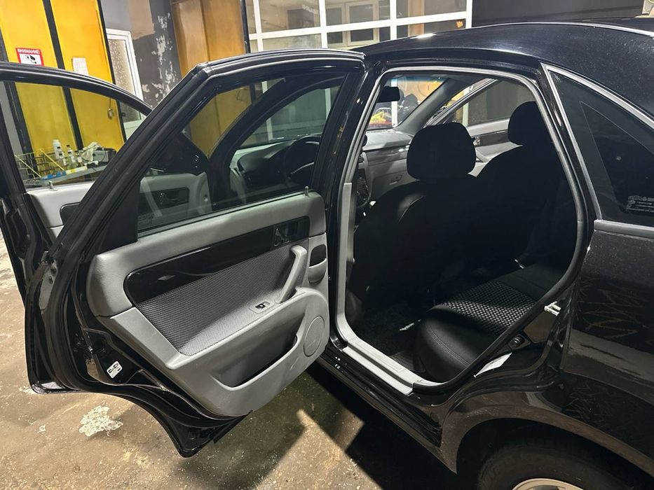 Qora Jentra Chevrolet